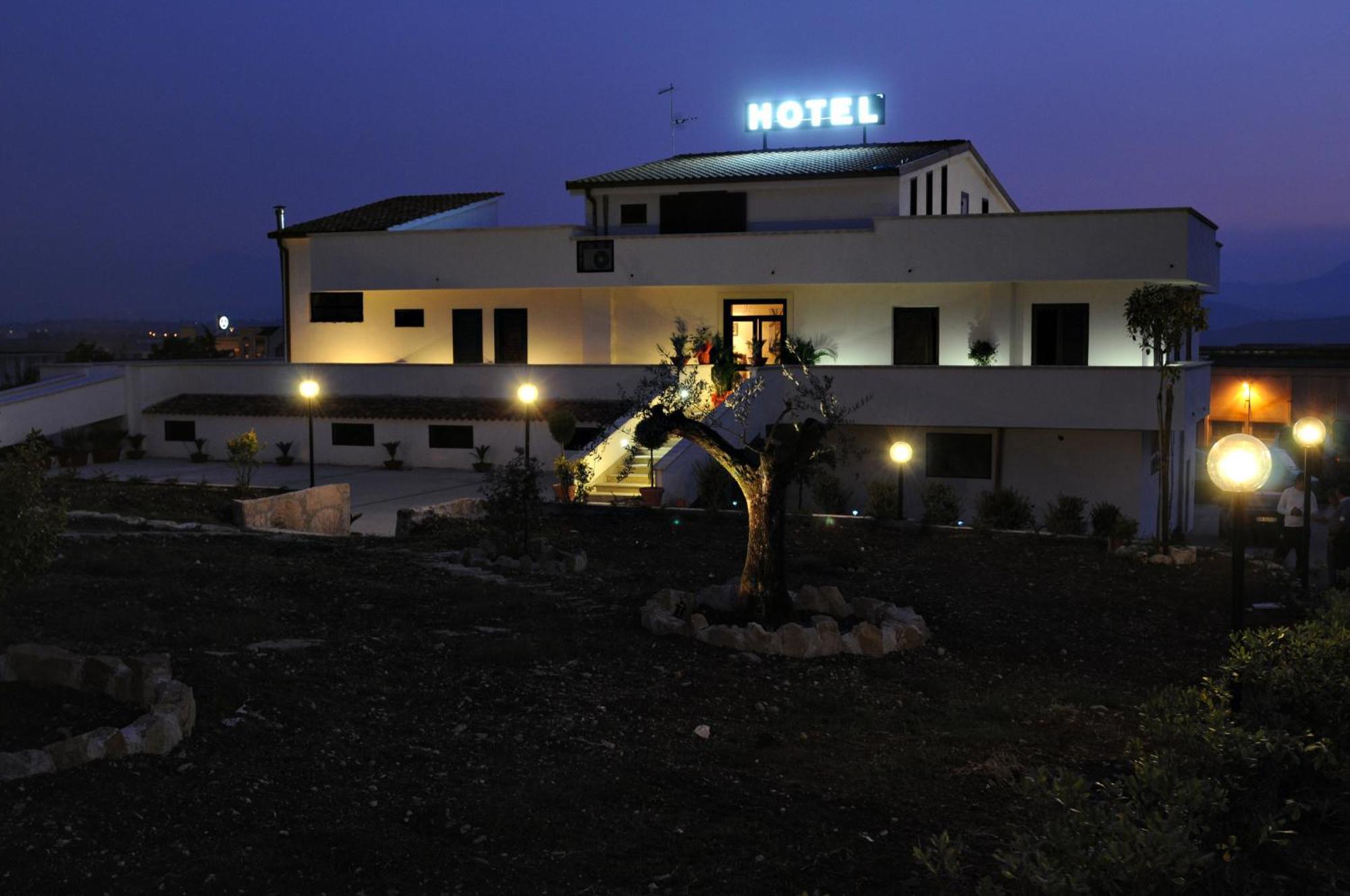 Hotel Vittoria Benewent Zewnętrze zdjęcie